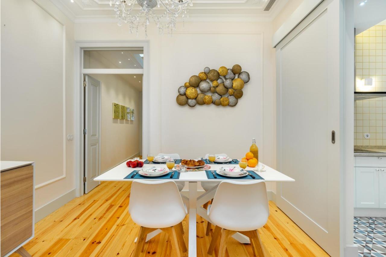 Whome Luxury Stay In Prime Location W/ Ac, Lift & Private Patio リスボン エクステリア 写真