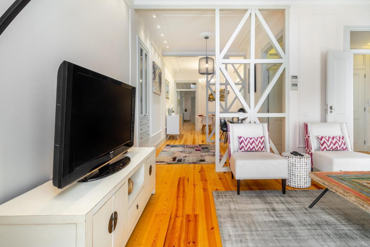 Whome Luxury Stay In Prime Location W/ Ac, Lift & Private Patio リスボン エクステリア 写真