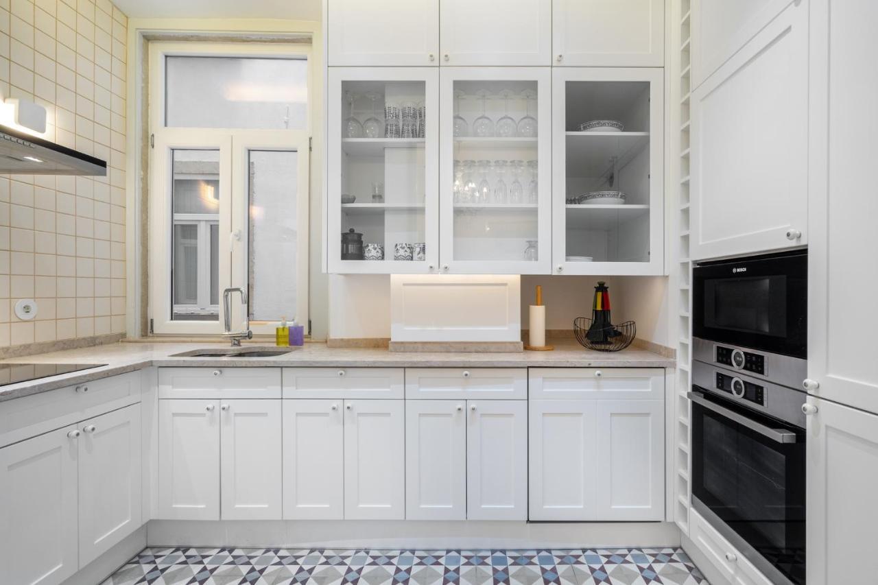Whome Luxury Stay In Prime Location W/ Ac, Lift & Private Patio リスボン エクステリア 写真