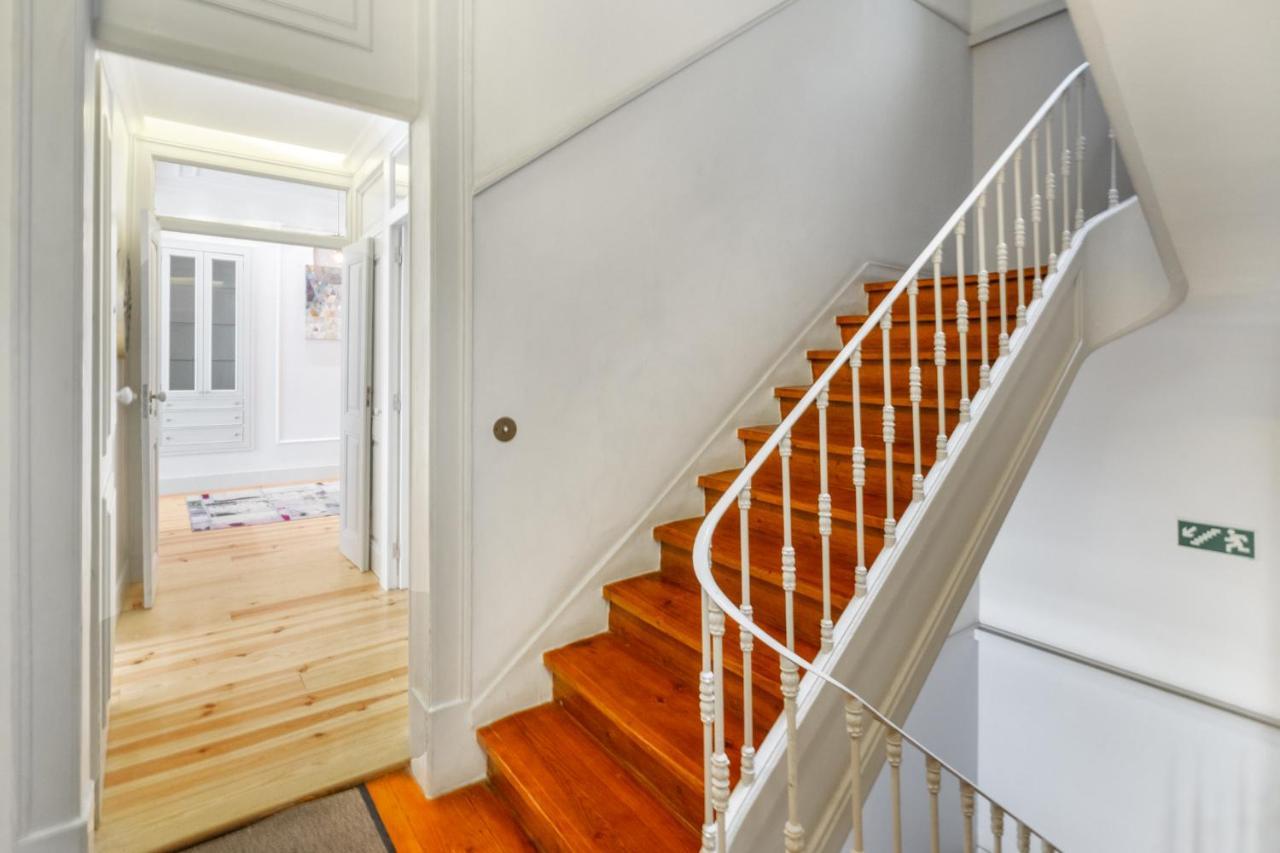 Whome Luxury Stay In Prime Location W/ Ac, Lift & Private Patio リスボン エクステリア 写真